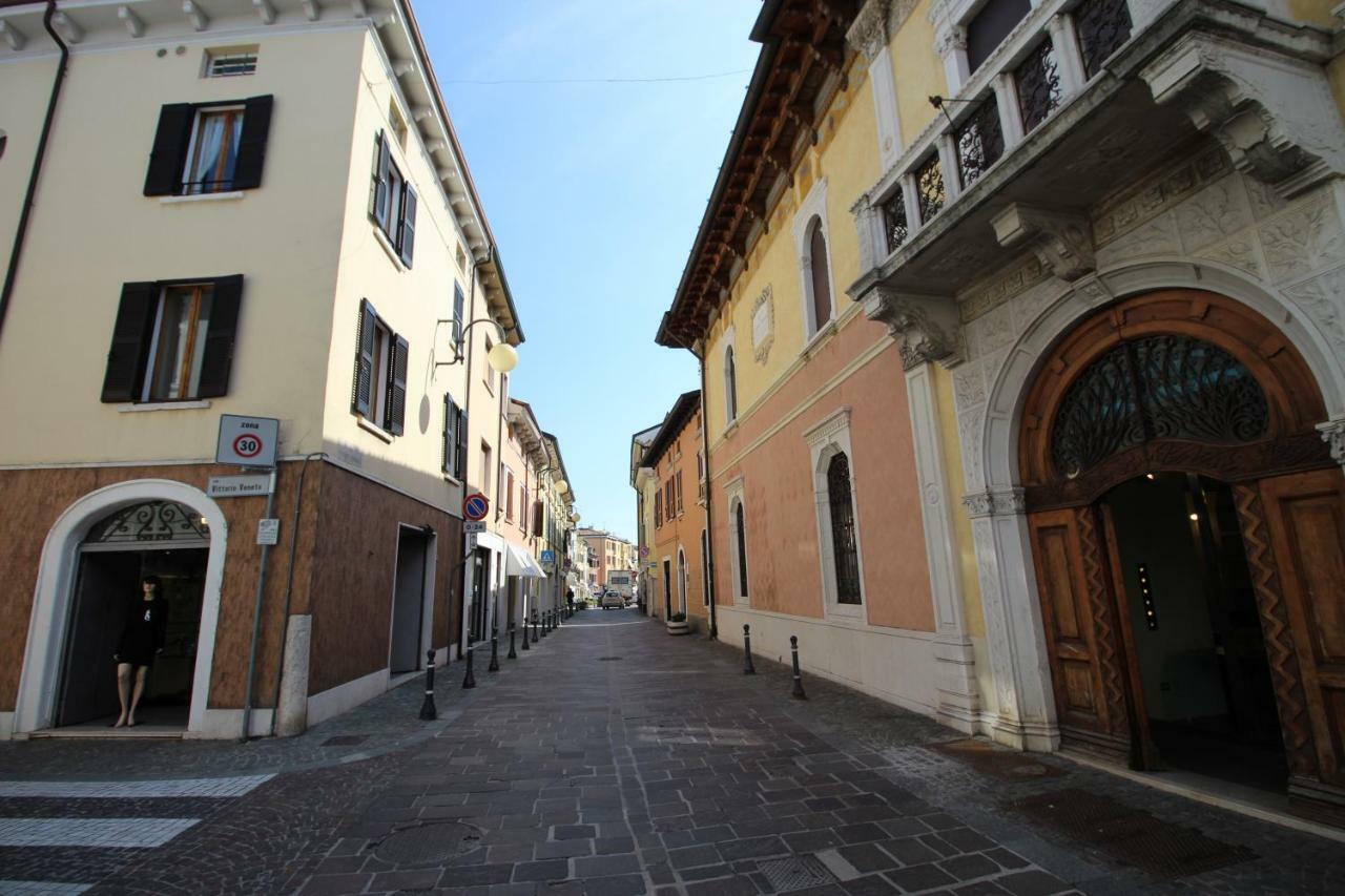 La Mansarda di Juliette Appartamento Desenzano del Garda Esterno foto