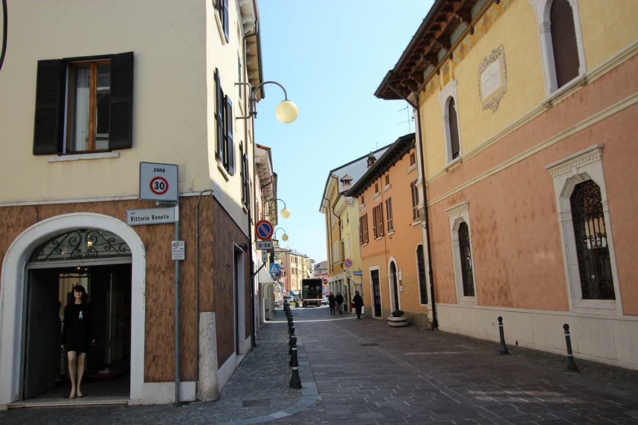 La Mansarda di Juliette Appartamento Desenzano del Garda Esterno foto