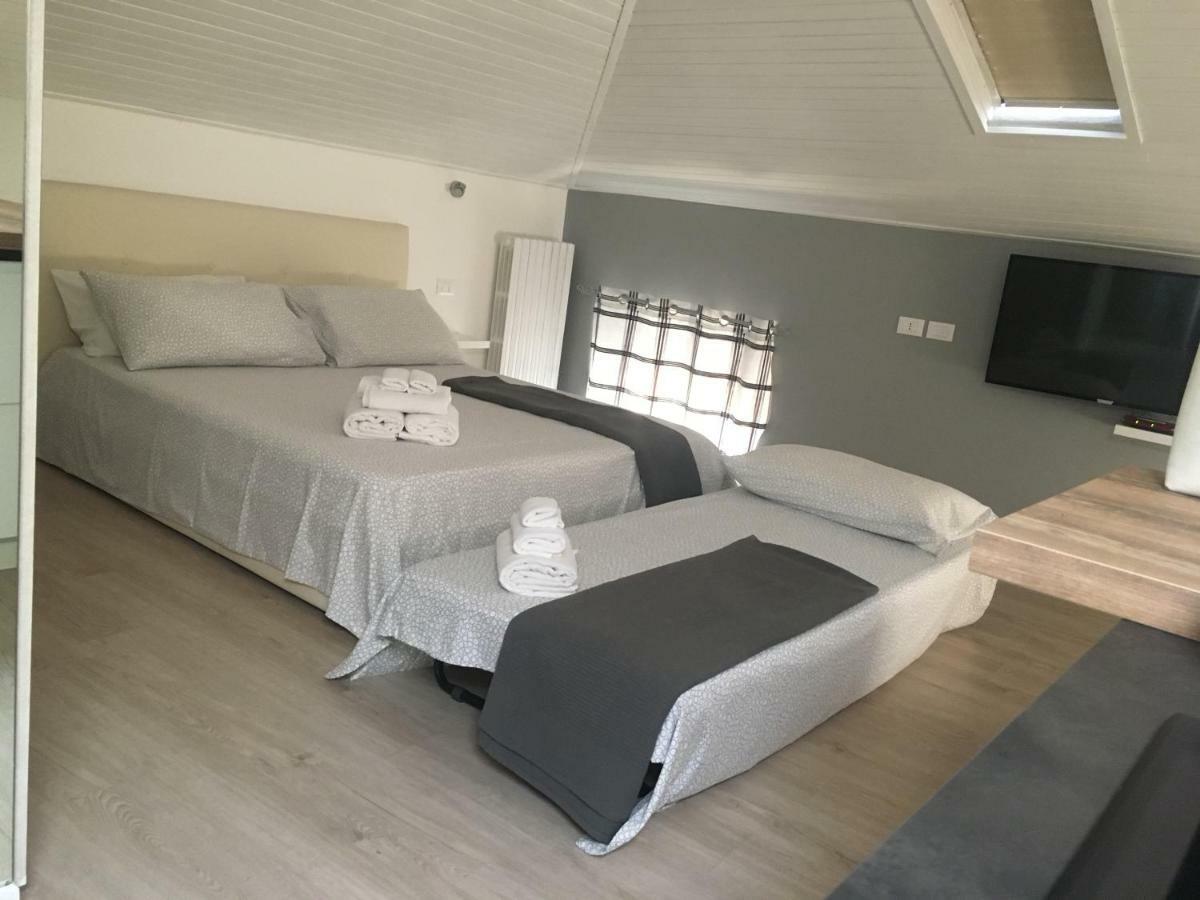 La Mansarda di Juliette Appartamento Desenzano del Garda Esterno foto