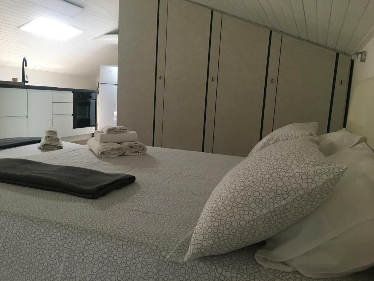 La Mansarda di Juliette Appartamento Desenzano del Garda Esterno foto
